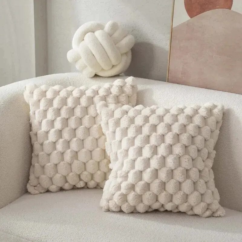 Housse de coussin en peluche douce, idéale pour un confort cosy au salon ou dans la chambre.