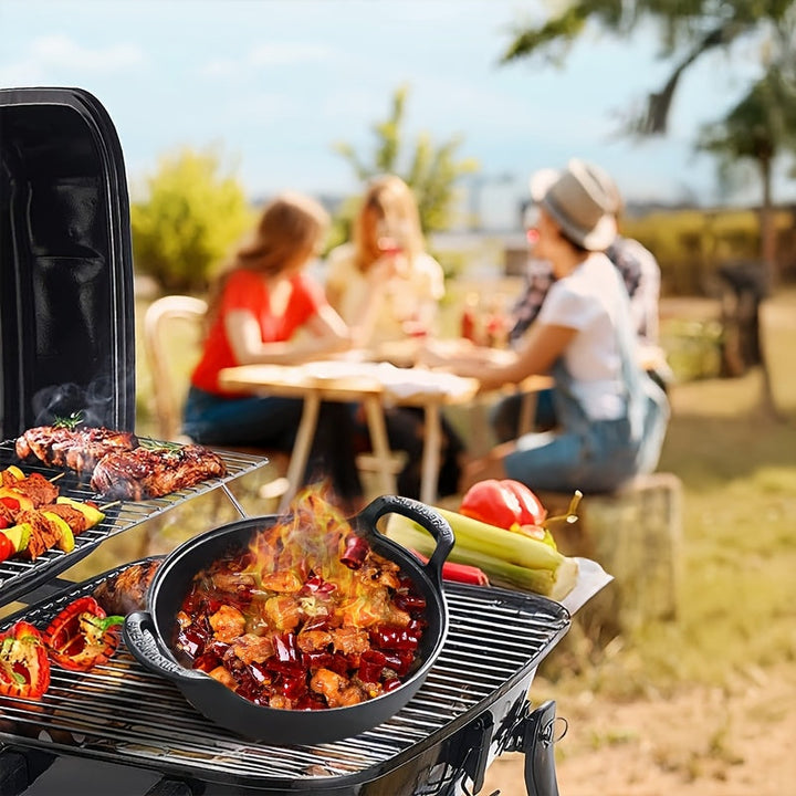 Petite poêle en fonte robuste, conçue pour l'extérieur et la cuisine nomade. Durable et pratique.