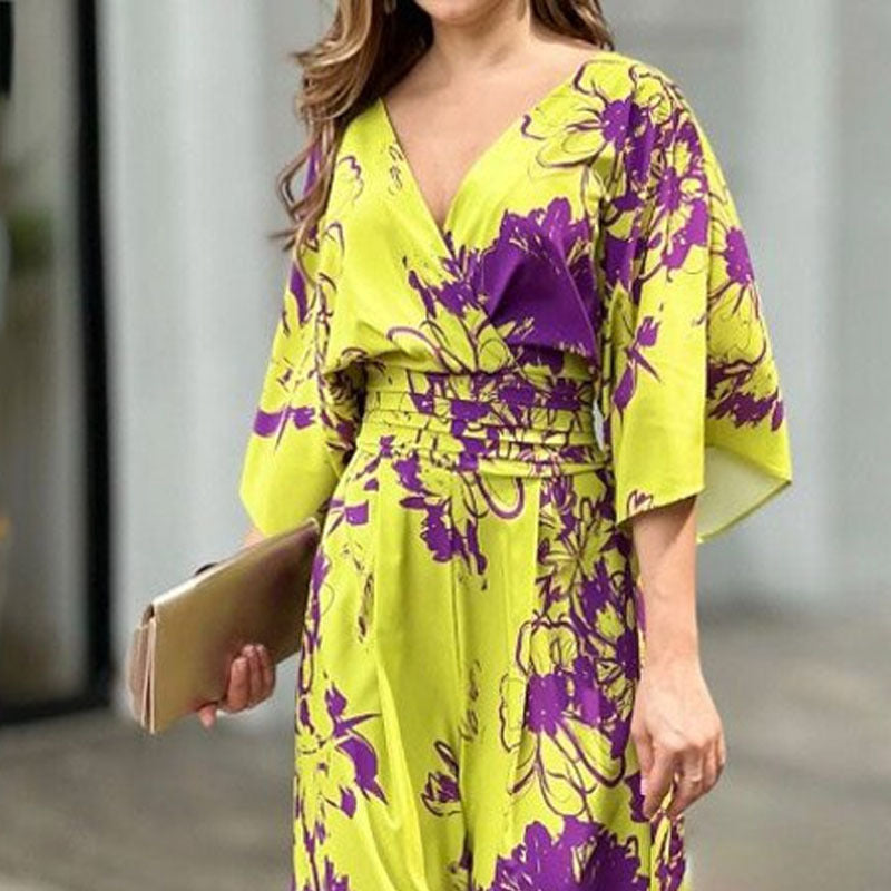 Mode féminine: Combinaison d'été florale, taille haute, coupe jambe large pour un style polyvalent et chic.