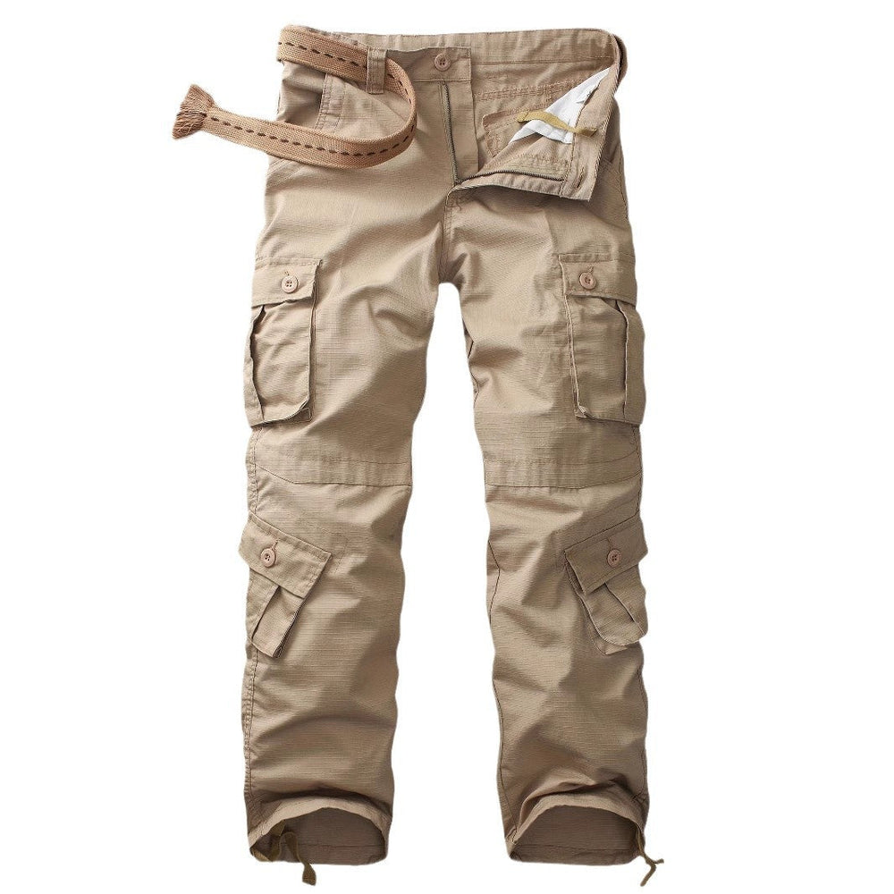 Gros plan sur les poches fonctionnelles et le tissu durable du pantalon cargo tactique homme, parfait pour l'aventure.