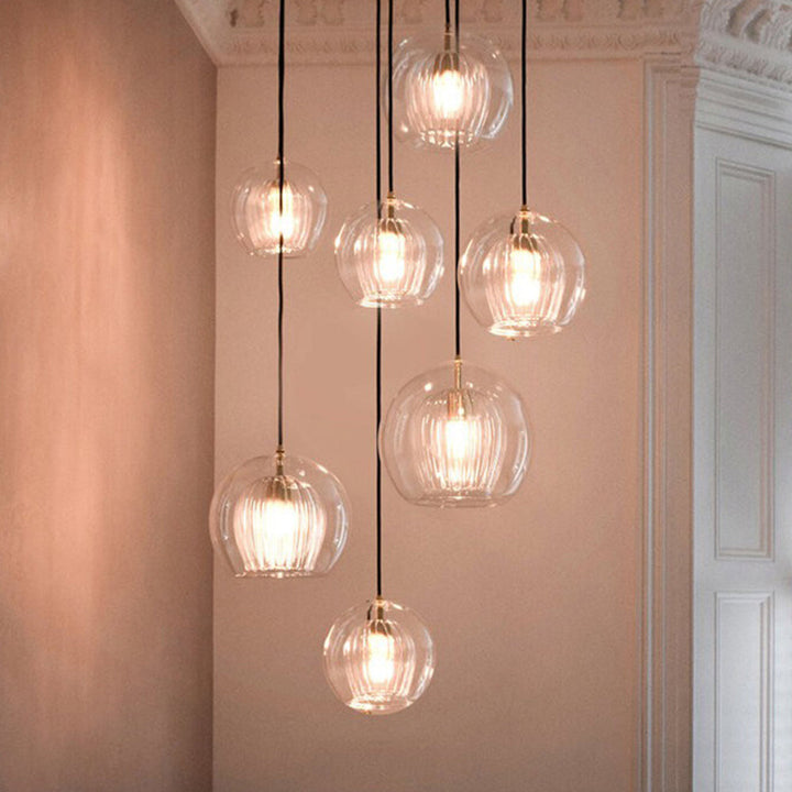 Luminaire suspendu boule de verre ambre, éclairage LED parfait pour chambre ou cuisine.