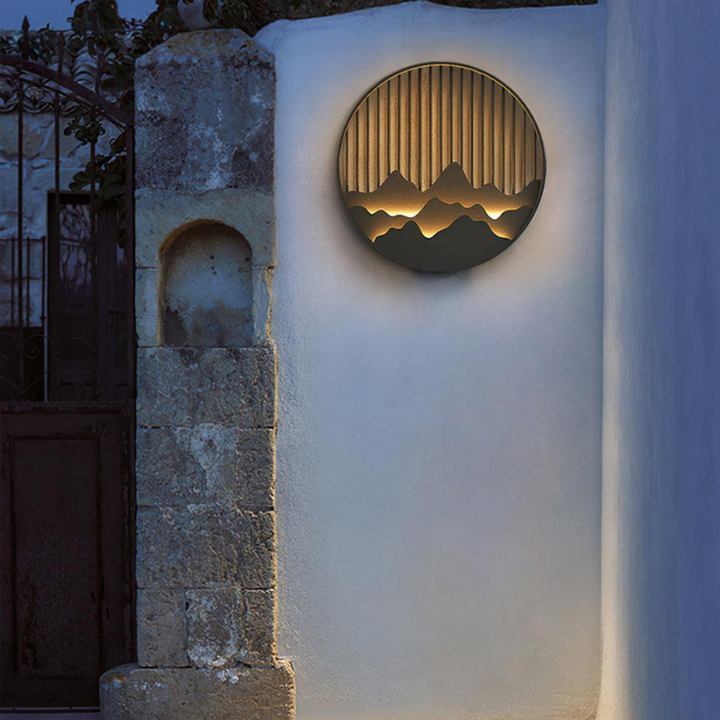 Lampe murale LED étanche IP65, style moderne, fournit une lumière chaude pour votre terrasse.