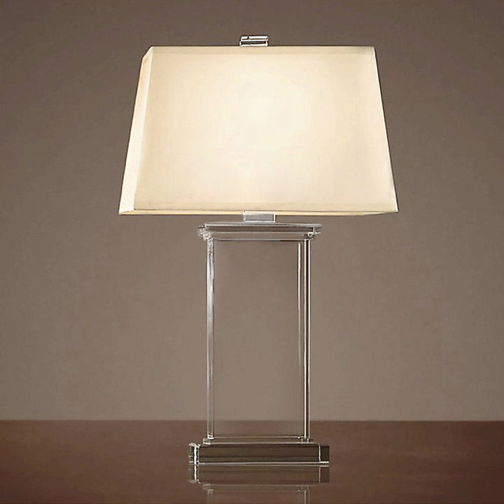 Design moderne : lampe de bureau rectangulaire en cristal transparent, idéale pour un intérieur contemporain.