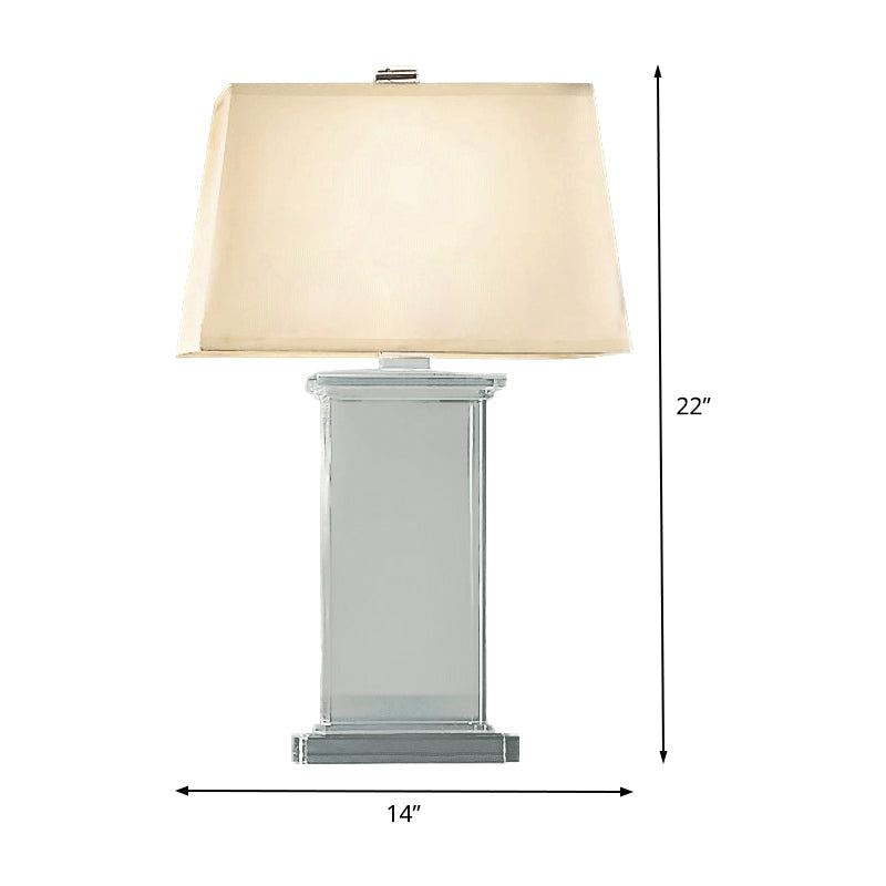Élégante lampe de bureau en cristal, forme rectangulaire moderne, parfaite pour intérieur contemporain, éclairage doux.
