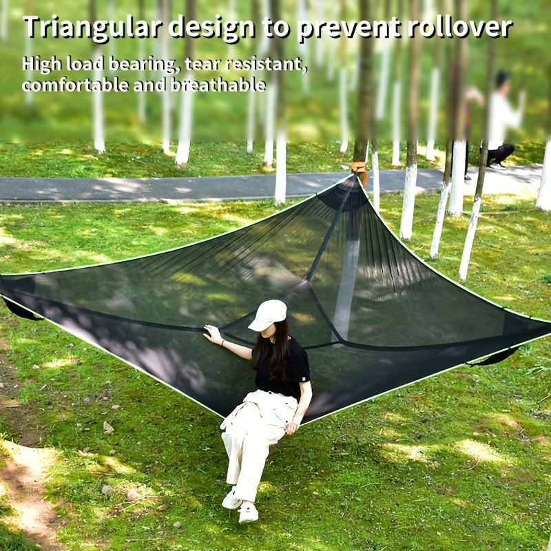 Hamac triangulaire de camping robuste pour la détente en nature. Confortable et spacieux pour aventures multi-personnes.