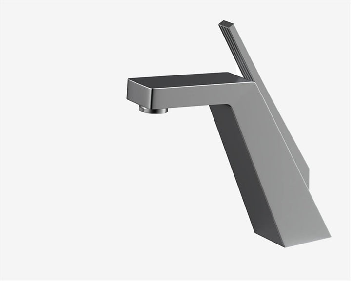 Robinet de lavabo élégant monocommande en laiton, parfait pour une salle de bain moderne.