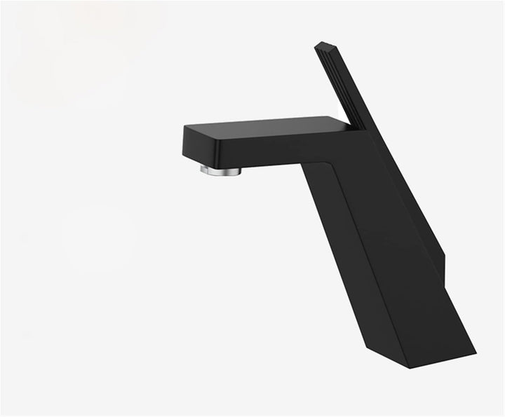 Robinet gris clair et chrome, mitigeur monocommande moderne pour lavabo de salle de bain.