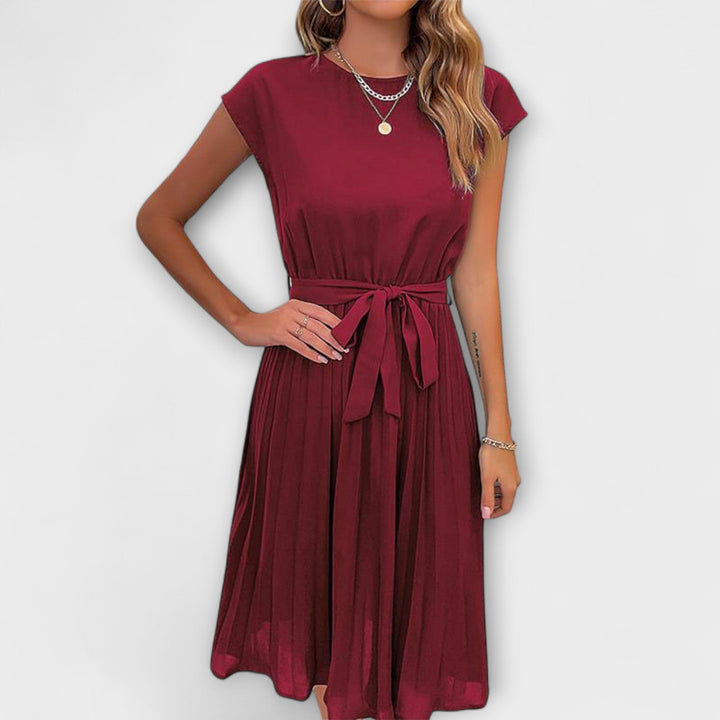 Robe midi femme confortable et polyvalente, idéale pour un look décontracté ou une soirée d'été élégante.