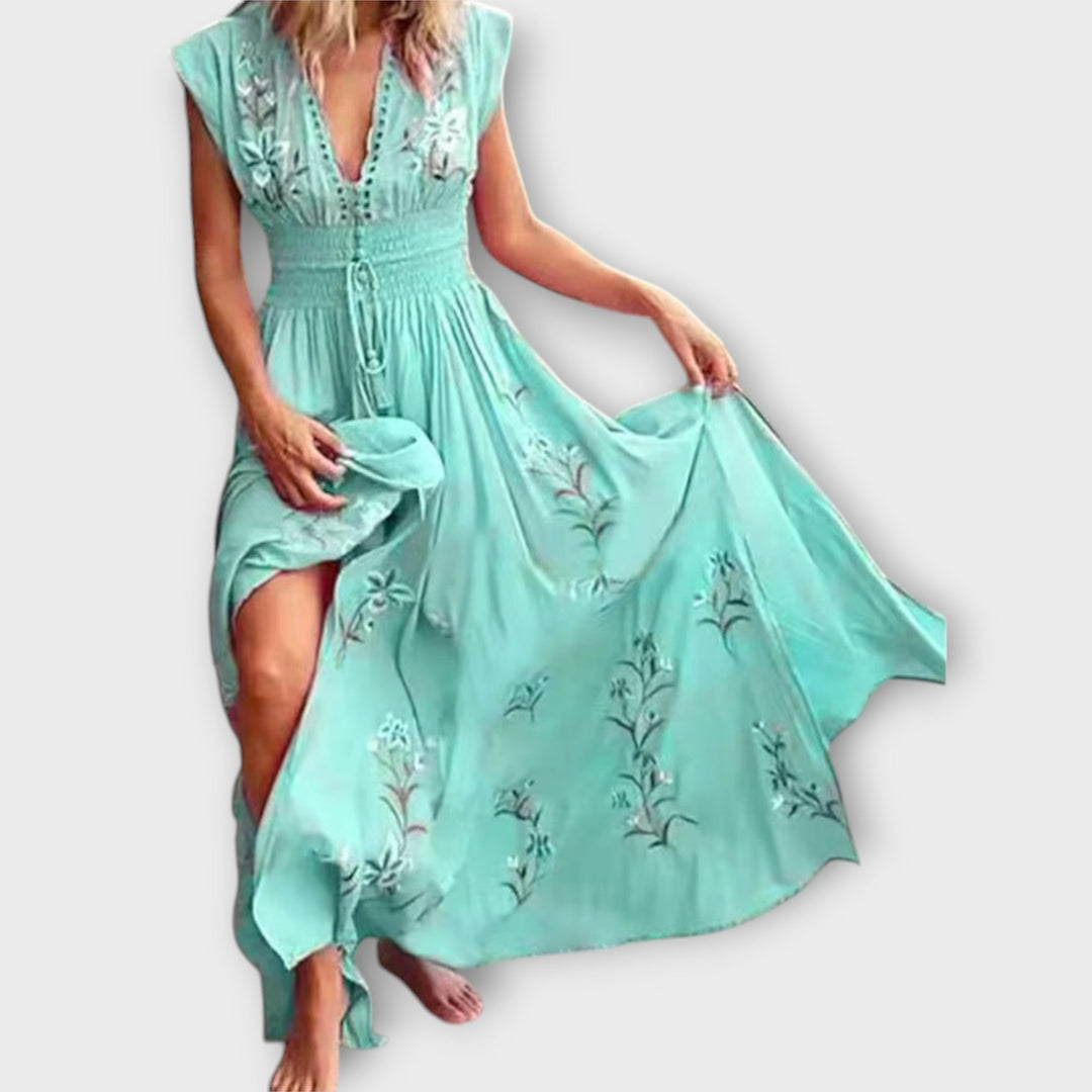 Robe d'été Felizia fluide et légère, avec broderie délicate, parfaite pour la plage et les escapades féminines.