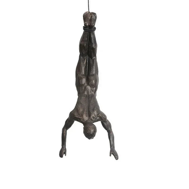 Sculpture en résine Homme Grimpant, art mural moderne et abstrait pour votre salon. Design unique.