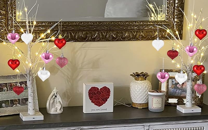 Lampe LED sans fil branches bouleau flexibles, cœurs lumineux. Éclairage d'ambiance pour intérieur moderne.