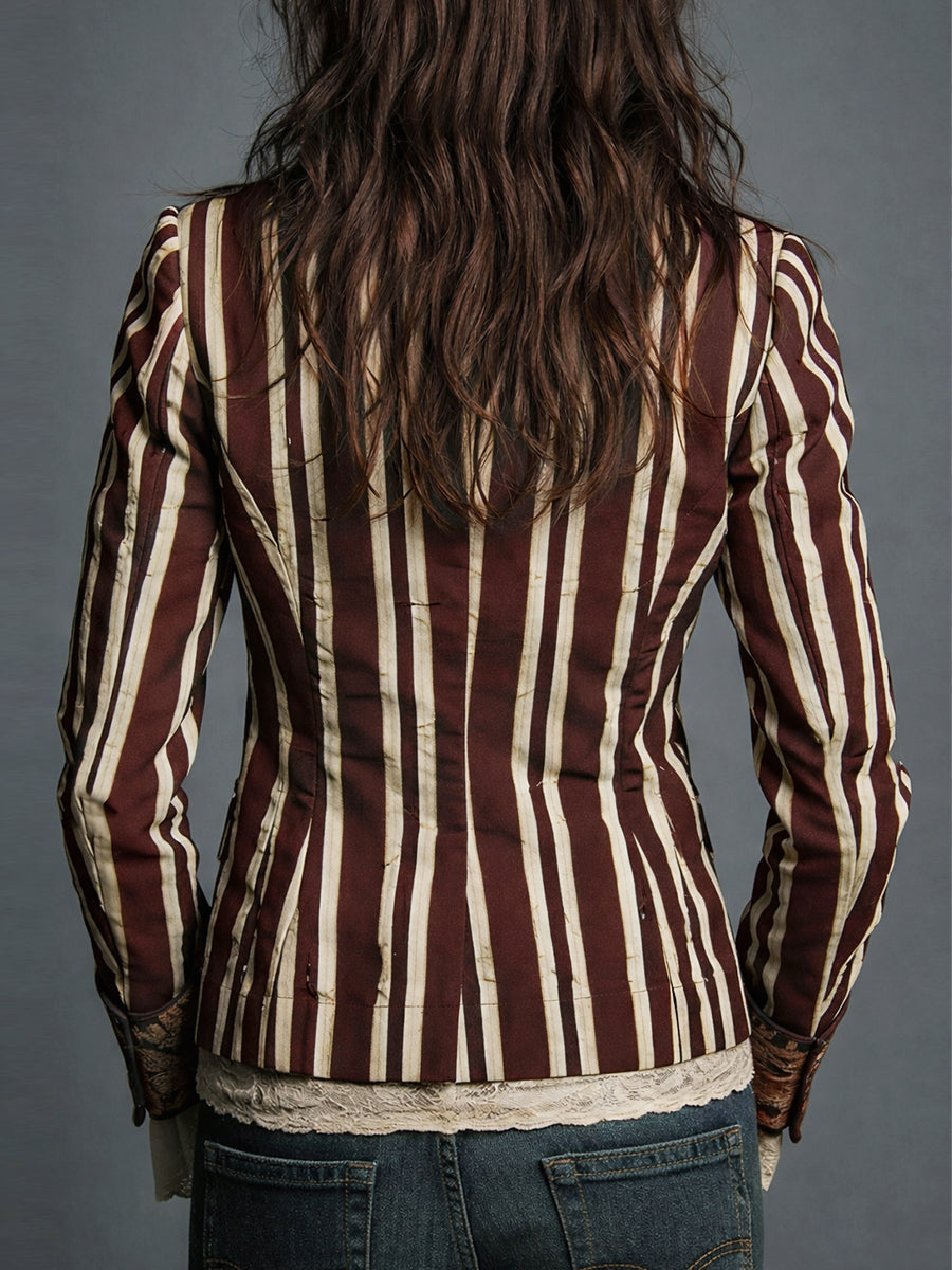 Blazer bohème femme, rayures discrètes et fleurs vintage, une veste chic pour toutes saisons.