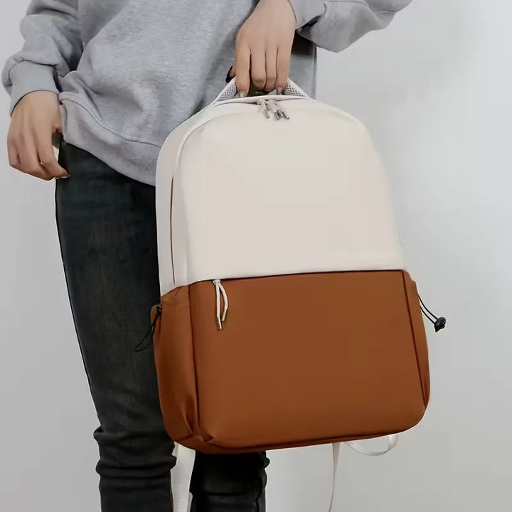 Sac à dos unisexe moderne, imperméable et confortable, parfait pour le voyage ou l'usage quotidien.
