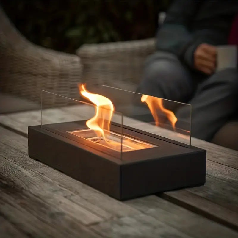 Flamme bioéthanol du foyer extérieur "Sérénité Flamme Luxe" sur une terrasse, pour des soirées magiques et stylées.