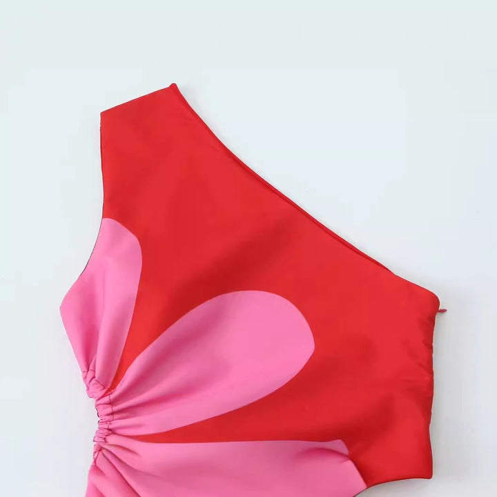 Robe florale asymétrique Élégance Serena, longue et fluide. Idéale pour les événements de printemps/été.