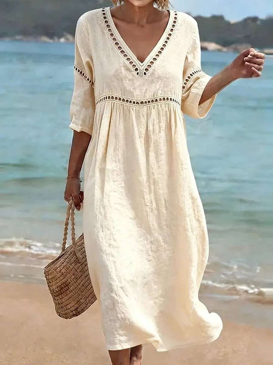 Robe d'été femme en coton confortable, col V, coupe fluide. Parfaite pour un look décontracté chic.