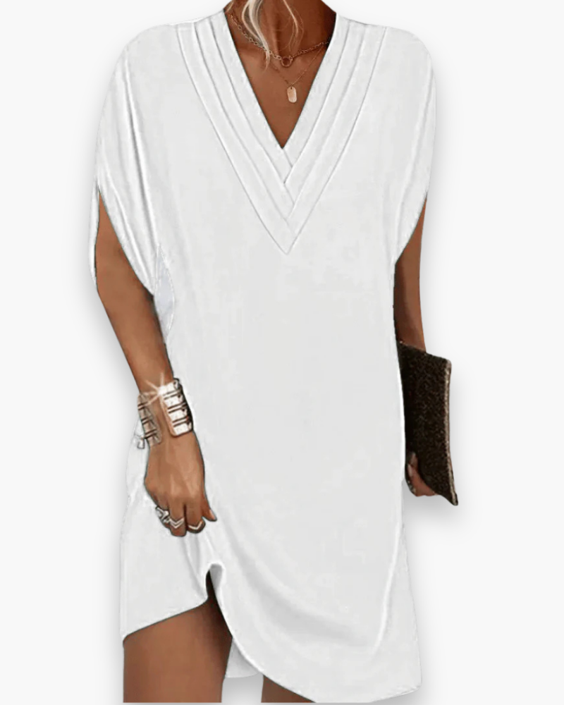 Robe mini chic femme, col V, disponible en plusieurs couleurs. Tenue mode féminine pour toutes occasions estivales.