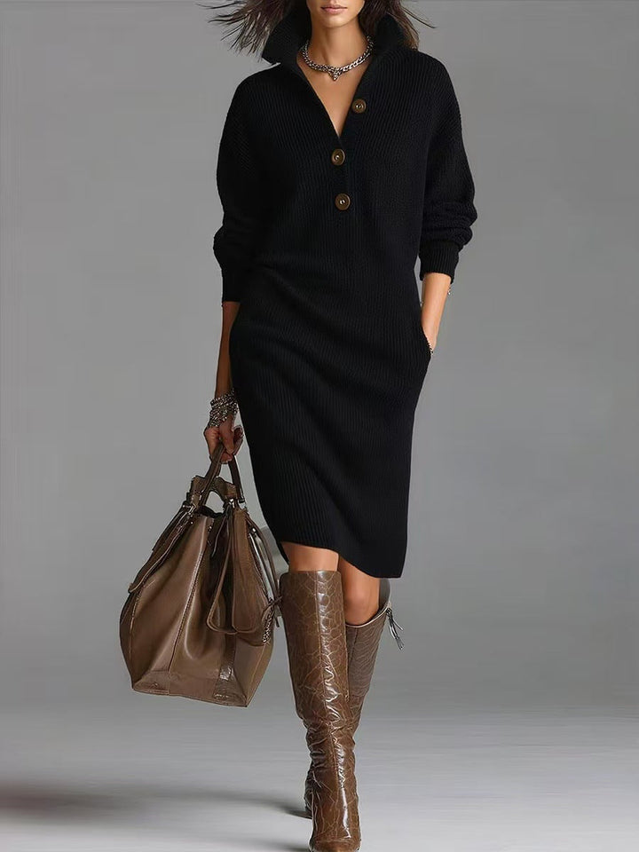 Robe pull chic femme, col montant à boutons, manches longues. Idéale pour la mode hivernale.