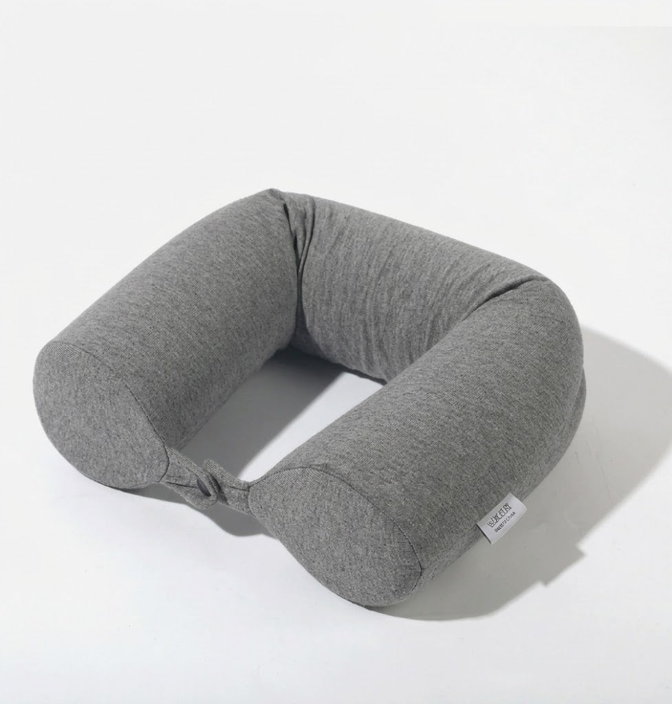 Oreiller de voyage ergonomique offrant un confort nuque maximal pour des voyages relaxants.