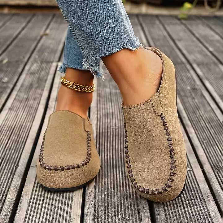 Mules rétro élégantes pour femmes, style vintage et confort optimal pour le quotidien ou l'été.