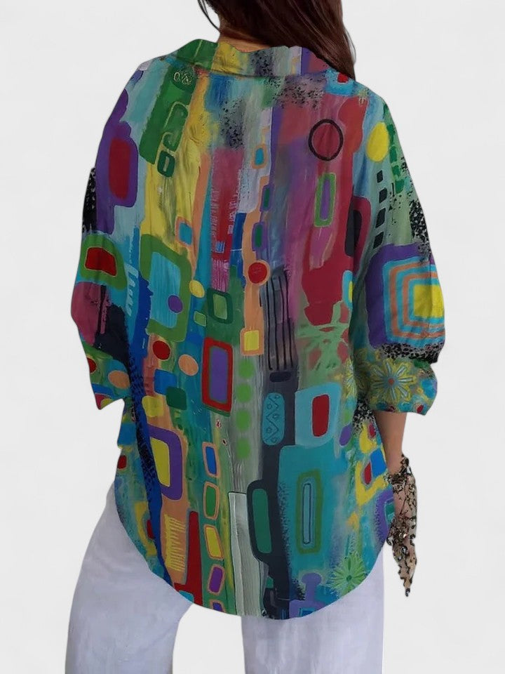 Chemisier femme polyvalent à motif géométrique, alliant chic et confort pour le travail ou des sorties décontractées.