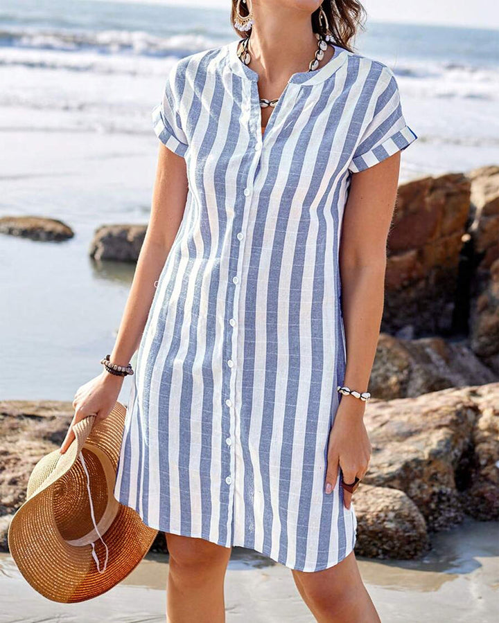 Robe chemise rayée élégante pour femme, idéale pour un look chic et moderne au quotidien.