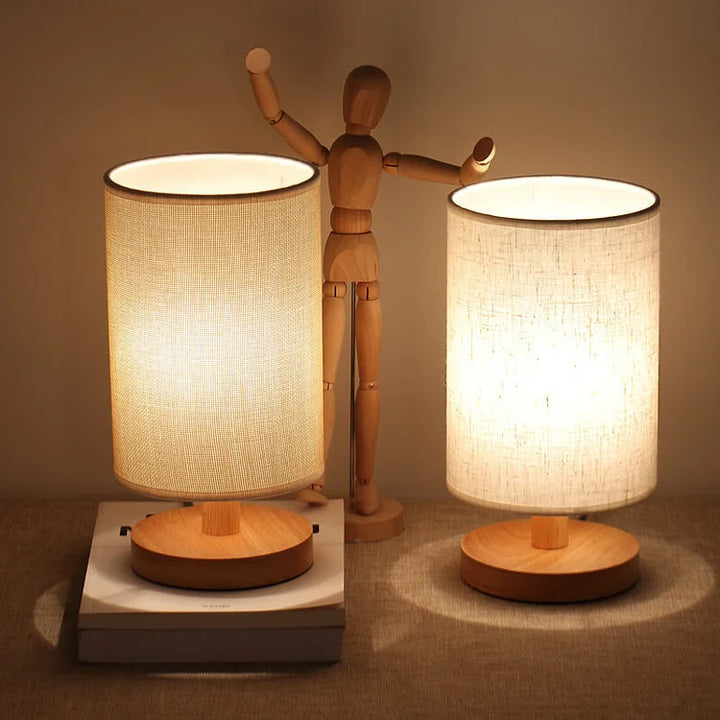 Lampe de table en bambou organique et lin, style Japandi moderne, éclairage LED doux.