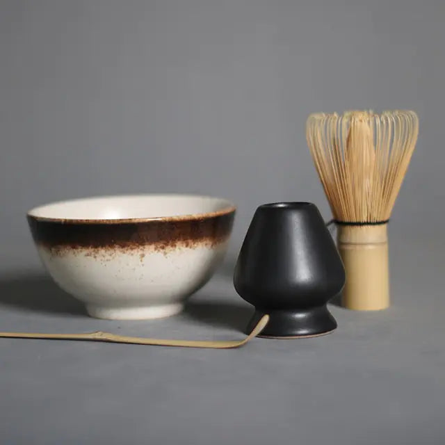 Thé matcha authentique servi avec style, une expérience de cuisine japonaise et de bien-être.