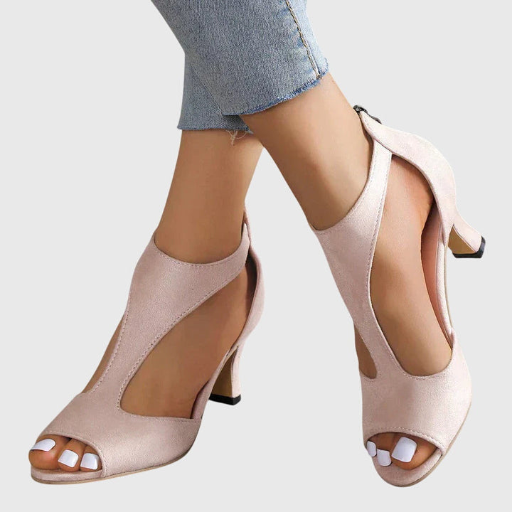 Talons orthopédiques femme élégants, noirs, offrant confort et soutien pour un bien-être quotidien optimal.