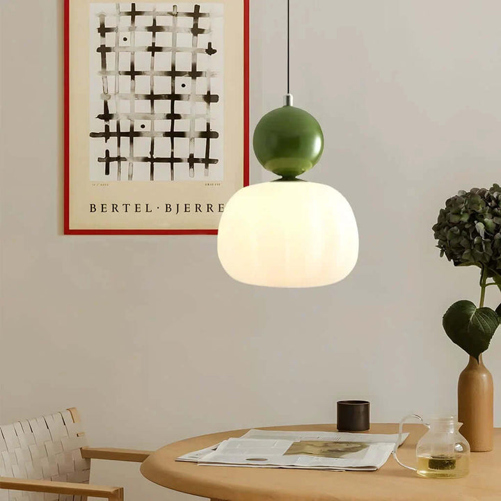 Suspension crème Art Déco, luminaire élégant et moderne pour plafond.