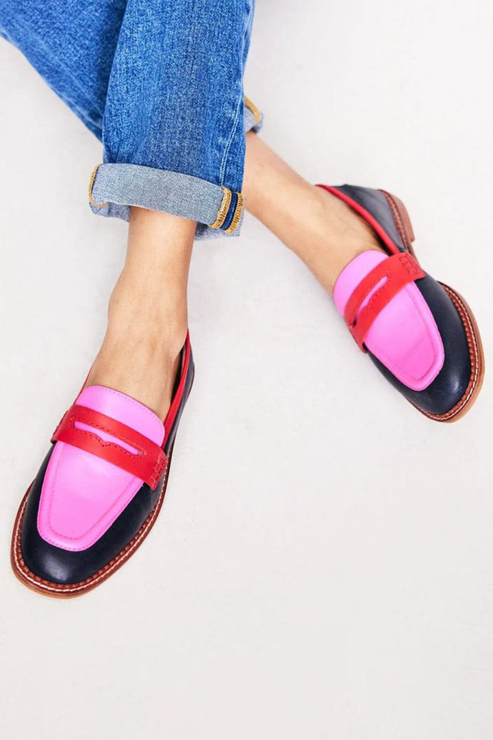 Mocassins femme rose bicolore, style classique. Confort élégant avec semelle plate, parfaits chaussures printemps/été.