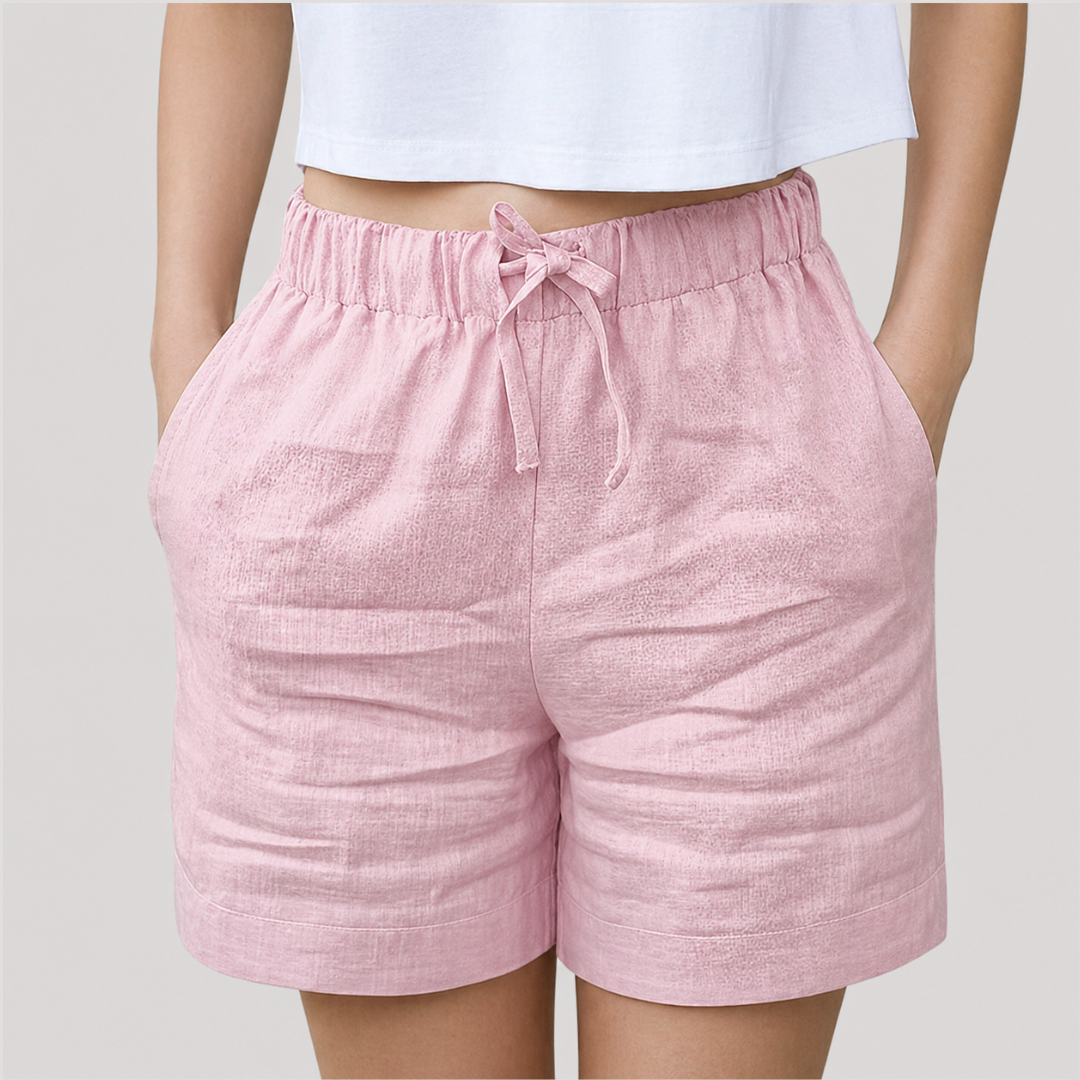 Short femme mode, ultra-confortable avec taille ajustable, essentiel pour un été stylé et décontracté.
