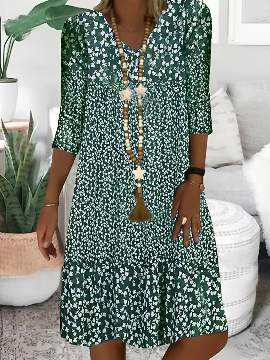 Robe décontractée femme avec col V, coupe fluide. Mini robe élégante et confortable pour l'été ou le quotidien.
