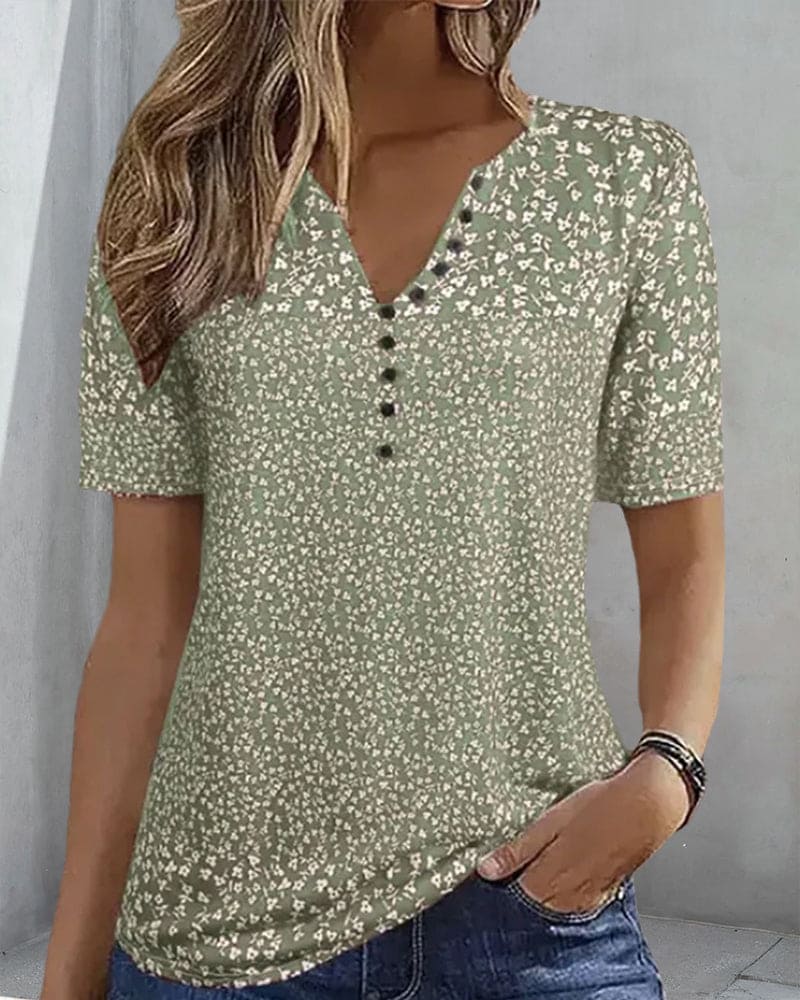 Top femme à manches courtes avec imprimé fleuri coloré. T-shirt mode féminine, confortable et stretch pour l'été.