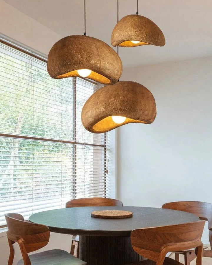 Lampe design contemporaine pour plafond, idéale pour un éclairage d'ambiance élégant.