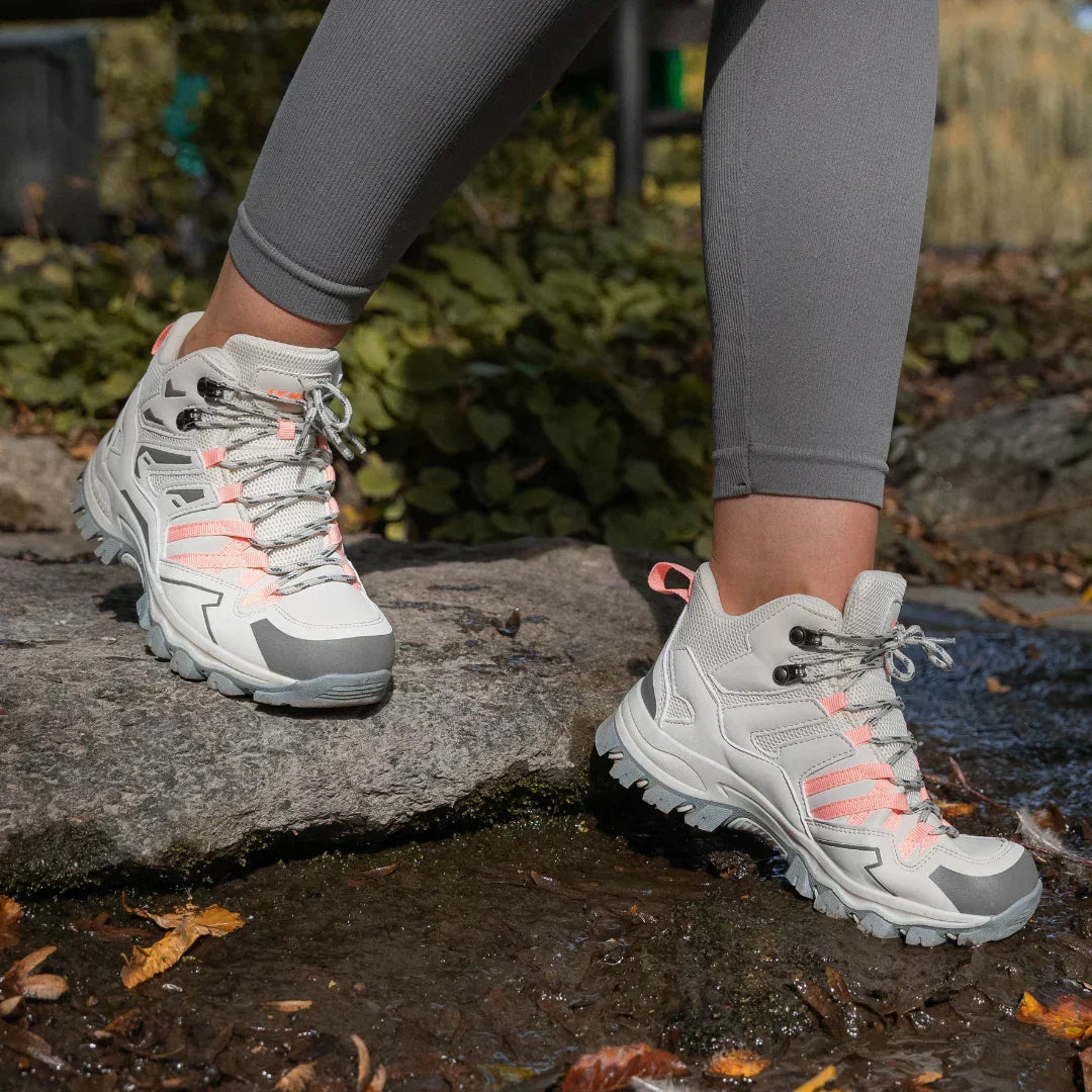 Confort orthopédique: Chaussures de randonnée femme légères, protection et durabilité.