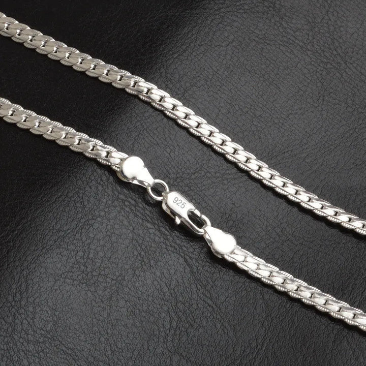 Collier chaîne femme en argent sterling 925, bijou élégant et intemporel pour un style raffiné et moderne.