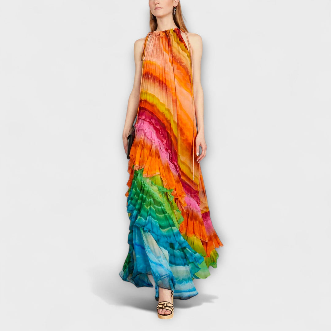 Robe longue femme tie-dye fluide à volants élégants, idéale pour soirée chic ou occasion spéciale.