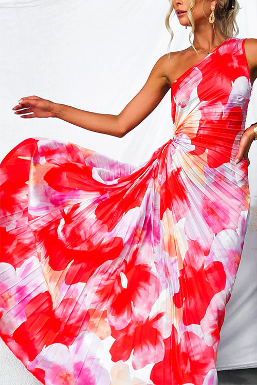 Superbe robe fleurie asymétrique et plissée pour femme. Confort joyeux et style estival chic garanti.