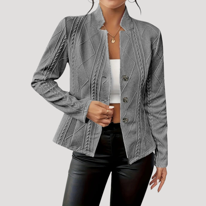 Veste matelassée femme polyvalente, apporte style et chaleur. Un essentiel de la mode féminine.