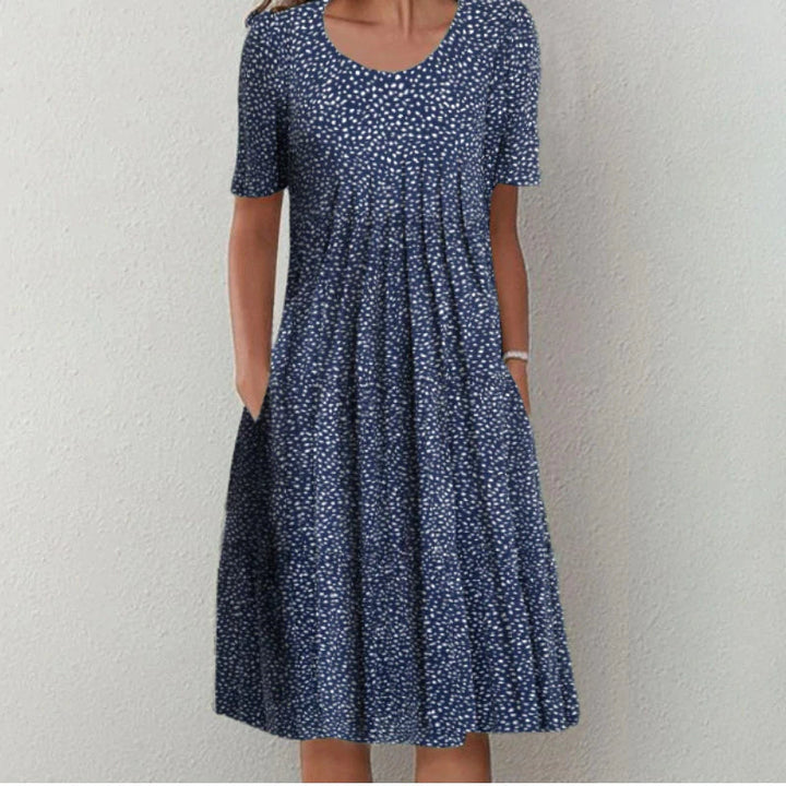 Robe femme d'été, élégante et confortable, avec un design chic. Idéale pour les vacances ou un look décontracté.