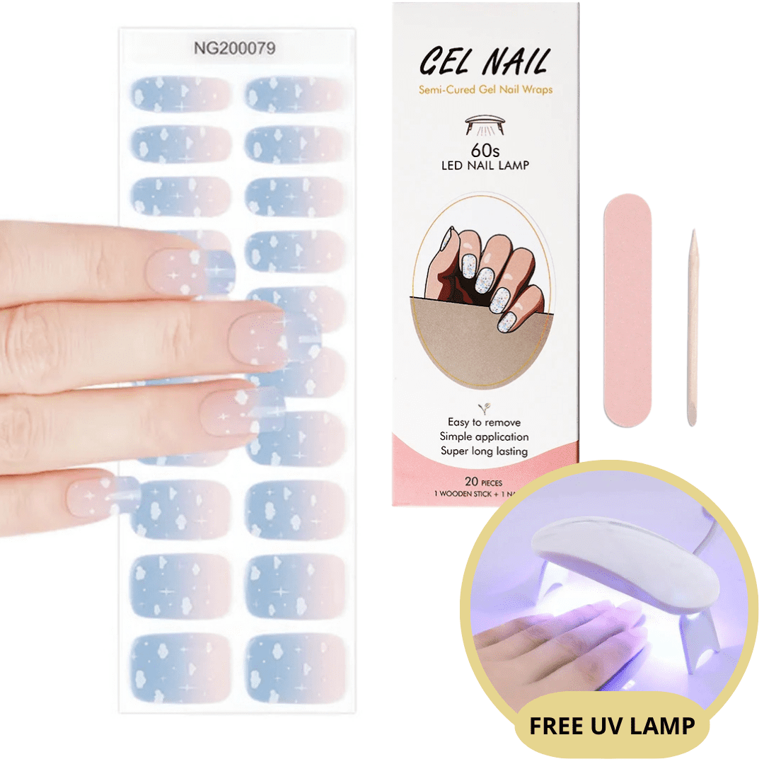 Femme souriante montrant sa manucure gel UV avec autocollants longue durée. Beauté des ongles.