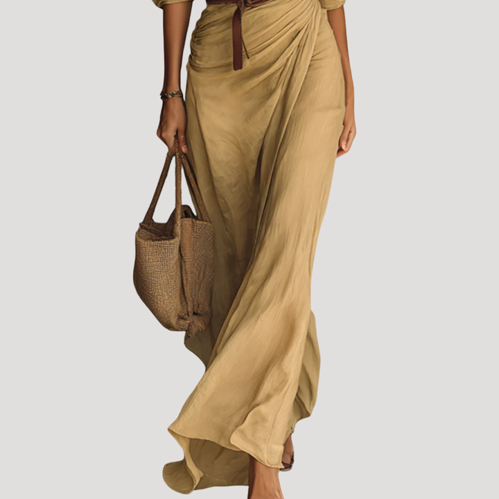 Robe longue ceinturée élégante pour femme, coupe chemise. Idéale pour un look tendance et décontracté.