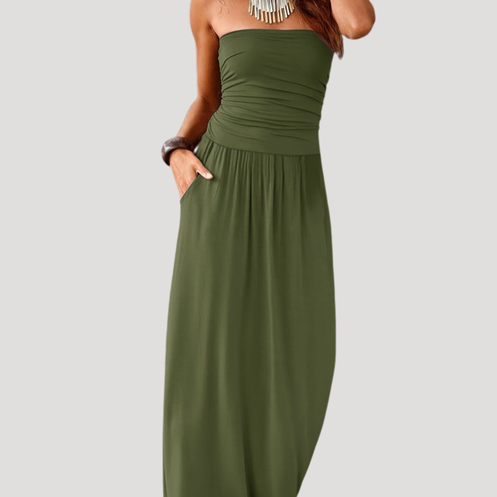 Zoom sur le bustier froncé d'une robe longue élégante femme, idéale pour l'été et les soirées chic.