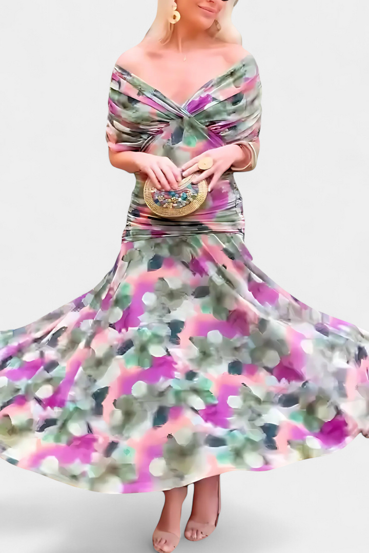 Élégante robe longue fleurie pour femme, col V flatteur, coupe fluide, style romantique d'été.