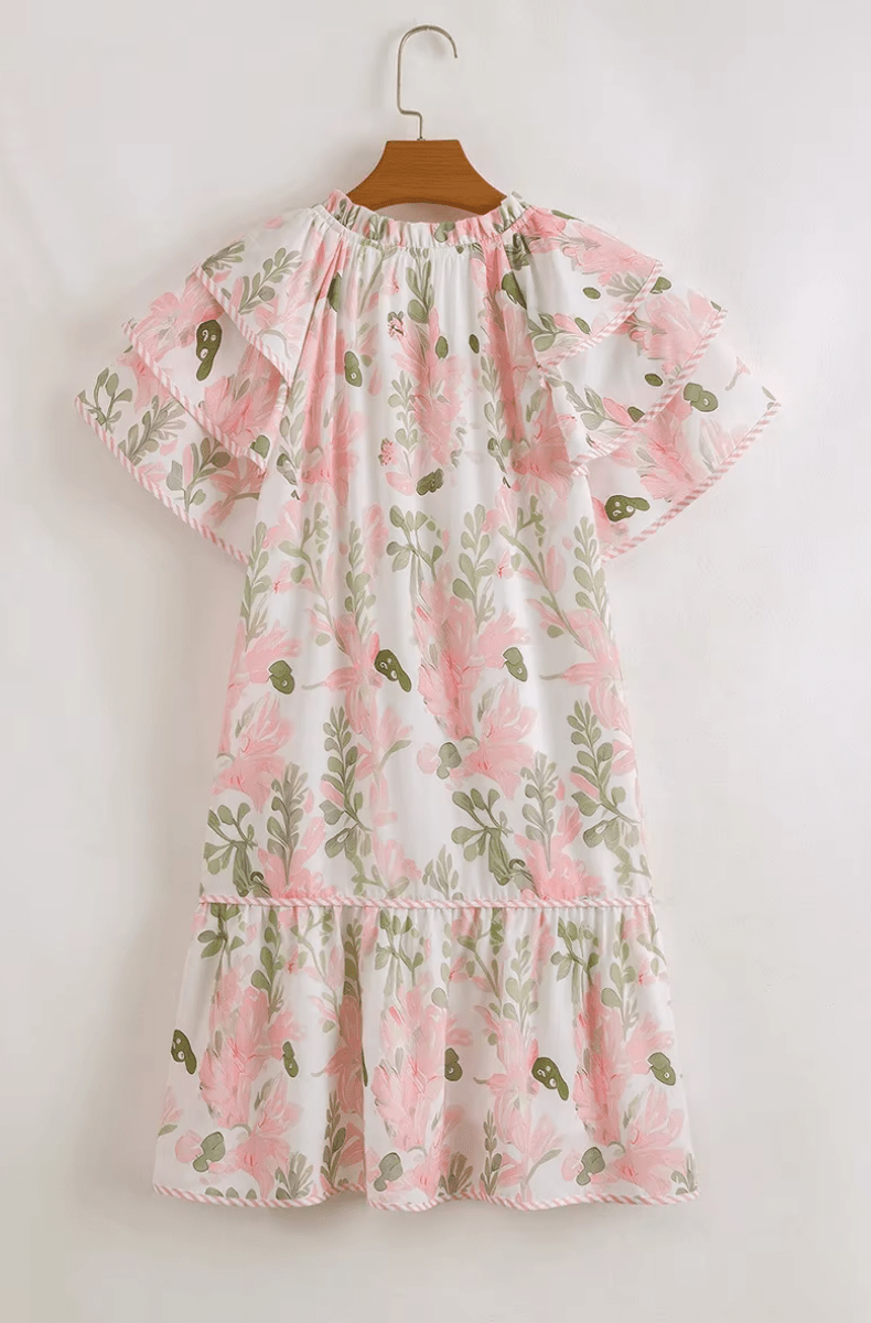 Élégante mini robe femme Aura rose et bleue, design floral et rayures. Un look chic et confortable pour l'été.