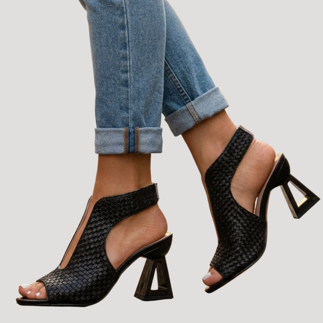 Élégantes sandales à talons femme bout ouvert, confortables pour la mode estivale.