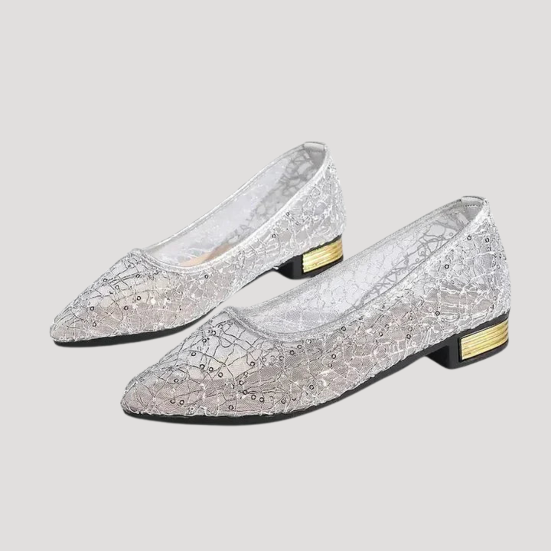 Élégants escarpins femme pailletés argent. Chaussures de soirée bout pointu, parfaites pour fêtes et mariages.