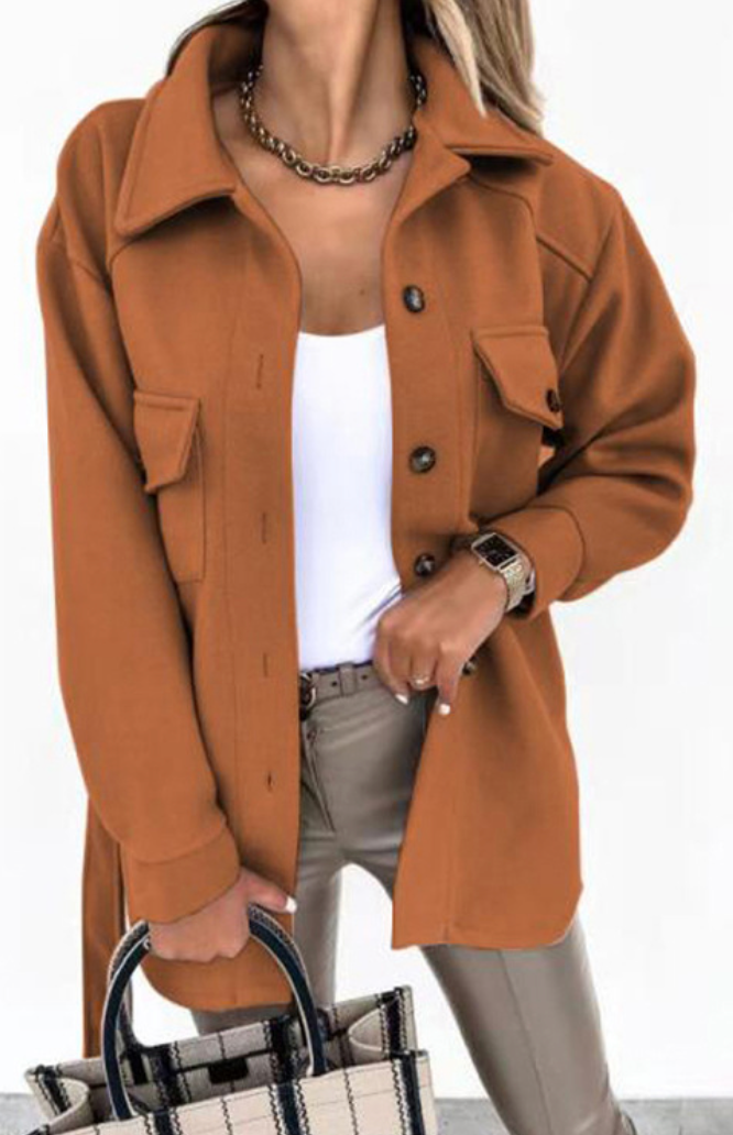 Veste élégante Maria pour femme, polyvalente printemps/mi-saison, alliant style chic et confort léger.