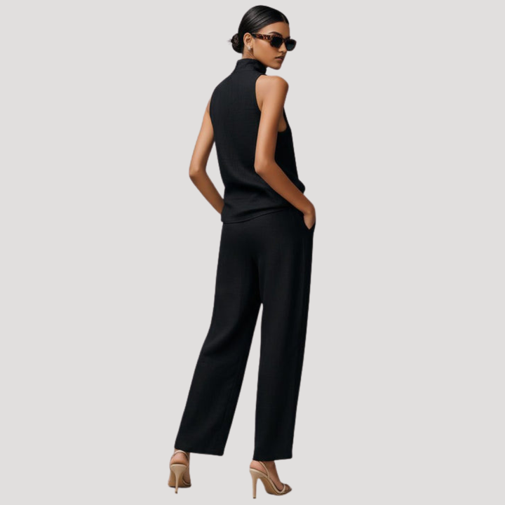 Tenue coordonnée femme tendance: ensemble élégant top sans manches & pantalon droit. Pour un look chic, de jour comme de soir.